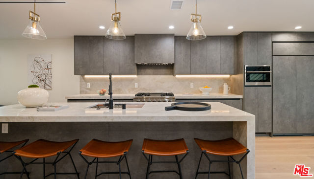 3524 Maplewood Avenue, Los Angeles CA: https://media.crmls.org/mediaz/75af11ca-d6b4-4a1d-9ccc-837537635ae4.jpg