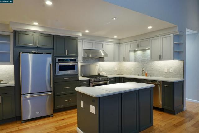 190 Cleaveland Rd, Pleasant Hill CA: https://media.crmls.org/mediaz/75af86a8-f8b8-47f2-8446-aed007b10782.jpg