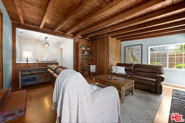 6611 Gerald Avenue, Lake Balboa CA: https://media.crmls.org/mediaz/75afa2dc-7d8a-4f5c-81b5-25746c12b8d1.jpg