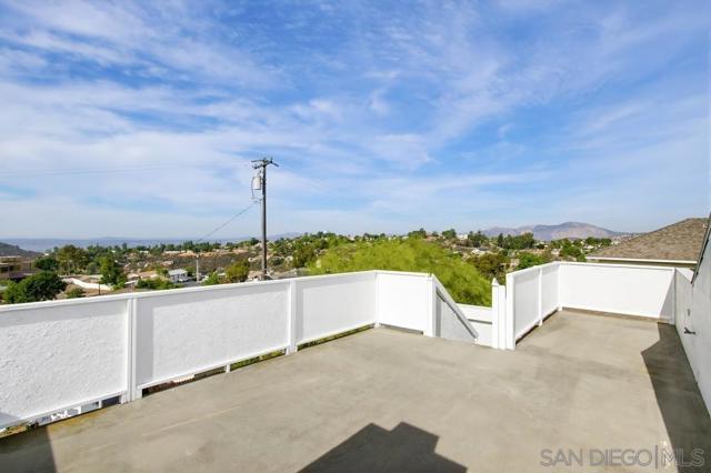 131 Scenic Dr, El Cajon CA: https://media.crmls.org/mediaz/75afd3ec-9ba0-415f-8aee-9de4413039b8.jpg