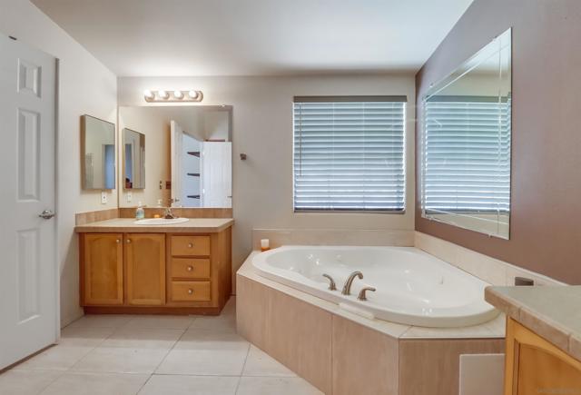 1696 Mary Joe Ln, Boulevard CA: https://media.crmls.org/mediaz/75b06a9a-bf08-4607-ba29-d9fea22cd96e.jpg