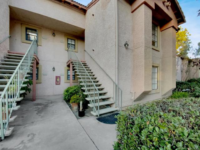 12059 Alta Carmel Ct, San Diego CA: https://media.crmls.org/mediaz/75b0b2d1-96e6-4731-90a6-dcbaa510f4c8.jpg