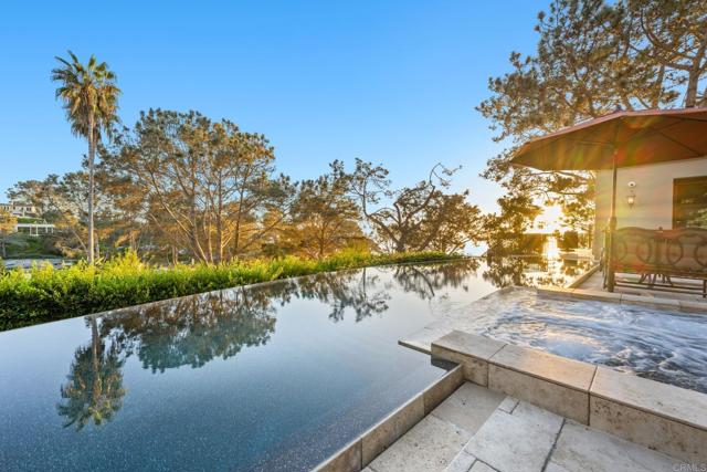 271 Ocean View Ave, Del Mar CA: https://media.crmls.org/mediaz/75b0cbce-d683-449e-b4db-e0bf43e36f18.jpg
