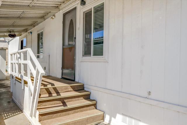 Detail Gallery Image 4 of 25 For 326 Killdeer Ln, Oceanside,  CA 92057 - 2 Beds | 2 Baths
