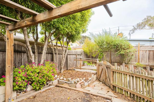 361 Hannon Avenue, Monterey CA: https://media.crmls.org/mediaz/75b29de0-dac7-4aaf-b01e-9b1c4819e80f.jpg
