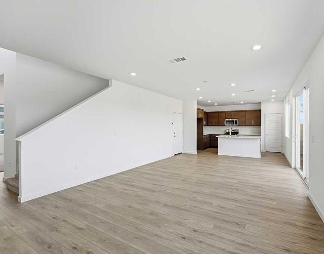 104 Dogwood Street, Hollister CA: https://media.crmls.org/mediaz/75b2ff48-b572-4978-84e3-29c32e21ee1b.jpg