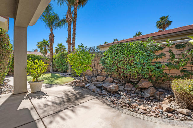 77 Clavel Court, Palm Desert CA: https://media.crmls.org/mediaz/75b3146a-8918-4430-8b5a-b7c06bf5d426.jpg