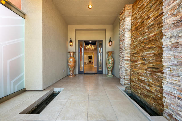 15 Sun Ridge Circle, Rancho Mirage CA: https://media.crmls.org/mediaz/75b32b85-1b2d-4561-9dc2-9ee1ca4bd44a.jpg