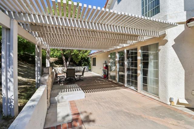 9704 Indian Creek Way, Escondido CA: https://media.crmls.org/mediaz/75b493e9-4b37-477b-9bbc-80c0cf3b779c.jpg