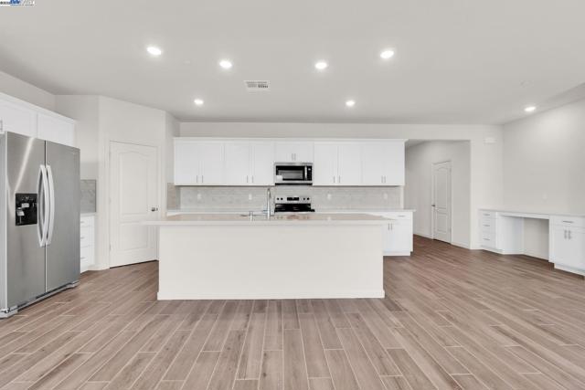 4171 Markovich Ct, Richmond CA: https://media.crmls.org/mediaz/75b52dda-7e64-446f-a414-4fd67b4027b7.jpg