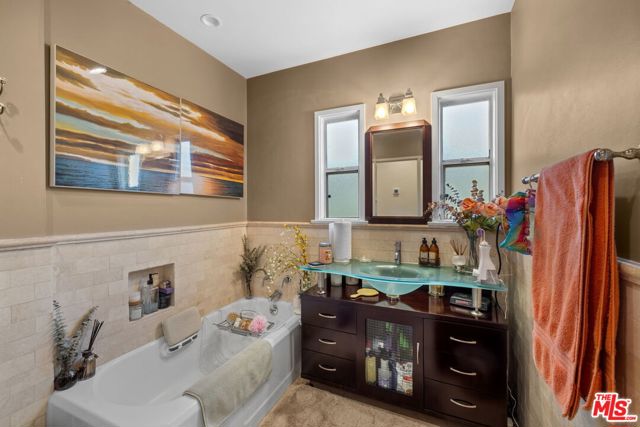 5715 Valley Ridge Avenue, Los Angeles CA: https://media.crmls.org/mediaz/75b5aafc-cb04-4a61-a3c3-1f5fe7407518.jpg