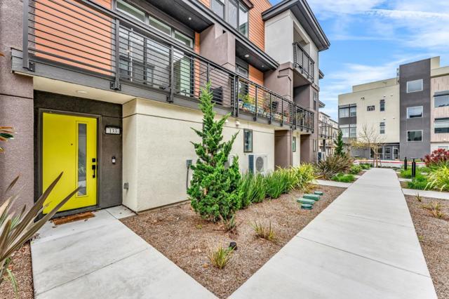133 Waters Park Circle, San Mateo CA: https://media.crmls.org/mediaz/75b5fffe-7700-48a0-aa60-2befb7e8c5e3.jpg