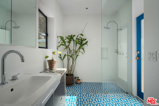 630 N Alta Vista Boulevard, Los Angeles CA: https://media.crmls.org/mediaz/75b62ee8-d2e4-431c-a5aa-bf1d7711df56.jpg