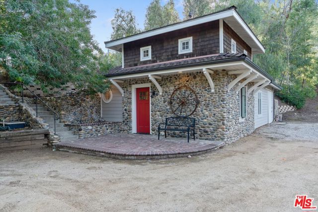 24901 Jim Bridger Road, Hidden Hills CA: https://media.crmls.org/mediaz/75b65f81-9de3-49fe-b3ea-eddf2feb42f4.jpg