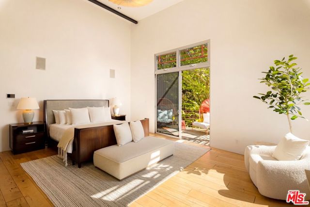 562 Stassi Lane, Santa Monica CA: https://media.crmls.org/mediaz/75b6c13e-d15e-4430-a7cb-5a75533ed96f.jpg