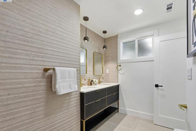 32252 Coronation dr, Union City CA: https://media.crmls.org/mediaz/75b7b9af-3c8a-4368-8c82-814b251a1df4.jpg