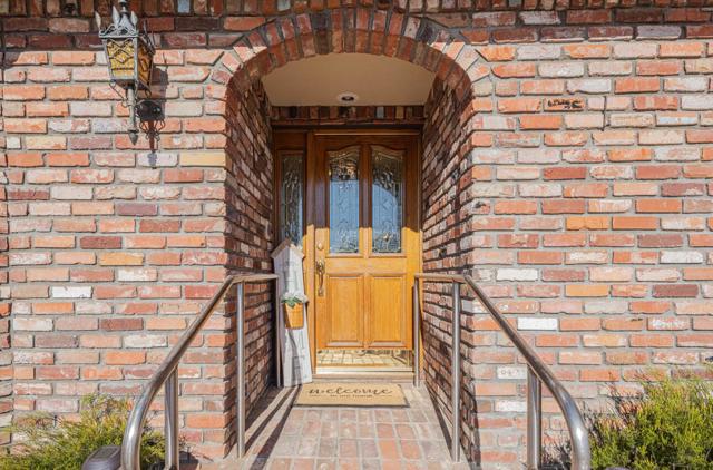 1527 Atherton Way, Salinas CA: https://media.crmls.org/mediaz/75b7fe0c-8248-4fcc-994d-846cba95448a.jpg