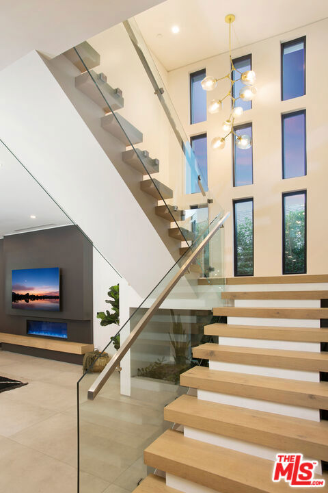 4527 Simpson Avenue, Studio City CA: https://media.crmls.org/mediaz/75b87671-4c6d-4158-b78f-d656754cb75c.jpg