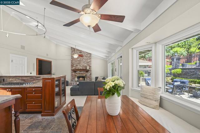 1883 Piedras Cir, Alamo CA: https://media.crmls.org/mediaz/75b8fa03-5dfc-4f82-8ff4-1cdaa17816be.jpg