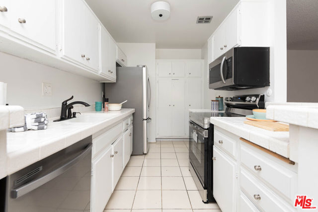 5403 Newcastle Avenue, 69 photo 6