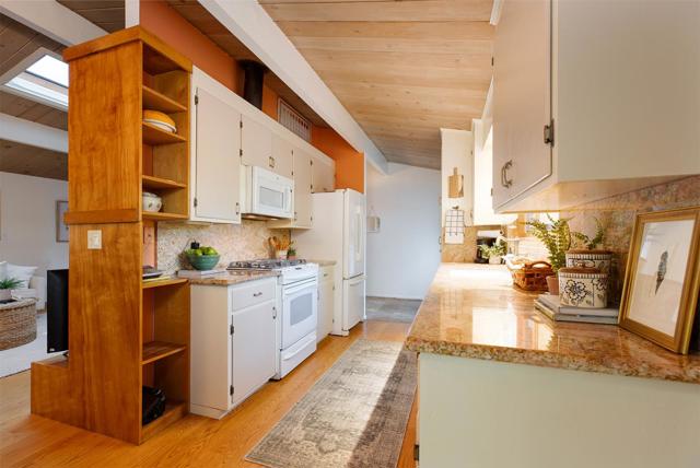 951 Jenny Way, Felton CA: https://media.crmls.org/mediaz/75b92476-7bd0-458c-b91a-2e546f64dee8.jpg