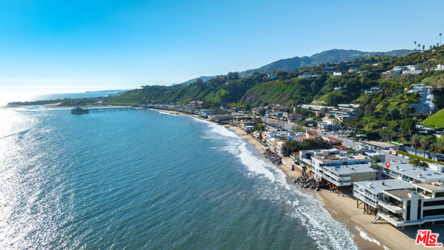 22626 Pacific Coast Highway, Malibu CA: https://media.crmls.org/mediaz/75b9290b-e7ed-4adc-98fd-5b40dbe2934a.jpg