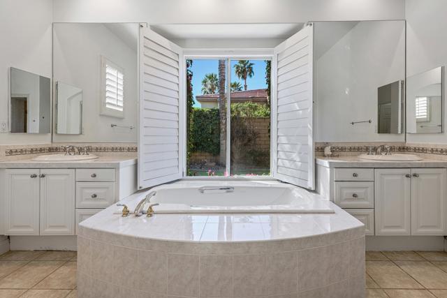 77 Clavel Court, Palm Desert CA: https://media.crmls.org/mediaz/75b95c94-c171-4c66-a997-8ae0fac3cb8f.jpg