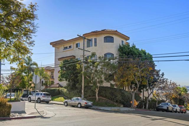 1785 Linwood St, San Diego, California 92110, 2 Bedrooms Bedrooms, ,2 BathroomsBathrooms,Condominium,For Sale,Linwood St,250001276SD