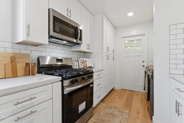 Detail Gallery Image 10 of 54 For 22718 Cantlay St, West Hills,  CA 91307 - 3 Beds | 2 Baths