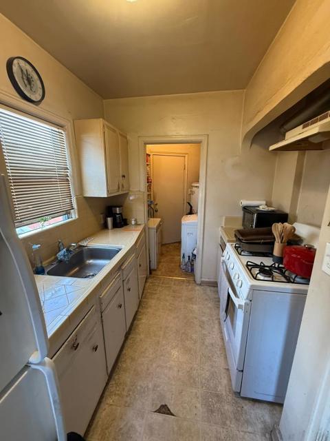 65 Buena Vista Street, Salinas CA: https://media.crmls.org/mediaz/75ba95b5-1c68-4393-96b2-30927f8681da.jpg