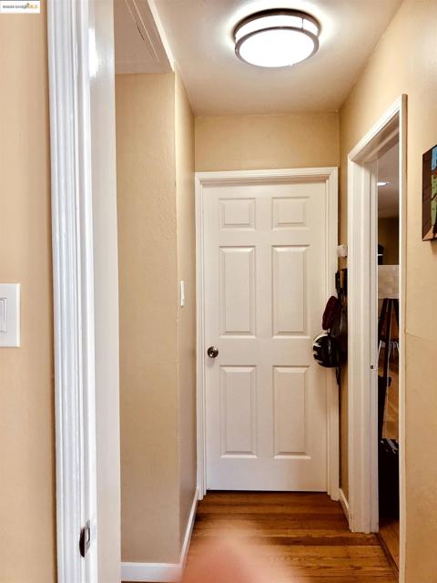 986 Kains Ave, Albany CA: https://media.crmls.org/mediaz/75bb0f2a-74e1-4d11-9dbd-0e0aa81ec043.jpg