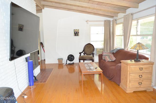 550 Arch Place, Glendale CA: https://media.crmls.org/mediaz/75bb692d-1e93-4d98-af6d-1051ce3da6a0.jpg