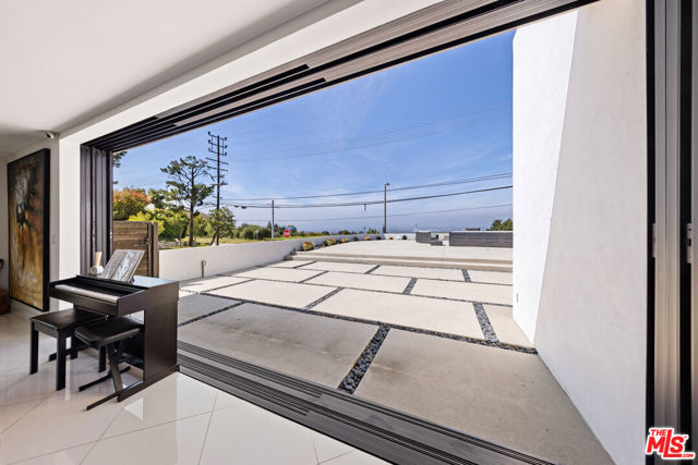 3144 Corda Drive, Los Angeles CA: https://media.crmls.org/mediaz/75bb7bec-0f54-46b7-a2bd-ca5963eb900e.jpg