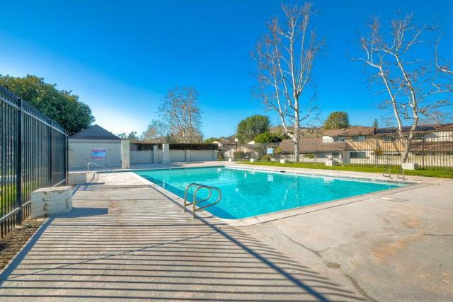 242 Eveningside Gln, Escondido CA: https://media.crmls.org/mediaz/75bb8111-1f0c-4d05-a96a-b8639b318904.jpg