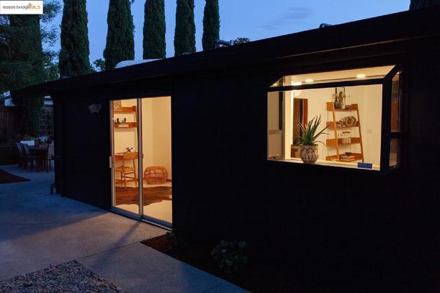 4020 Salem ST, Concord CA: https://media.crmls.org/mediaz/75bb9101-4b48-4842-a4cc-29e4b0daae19.jpg