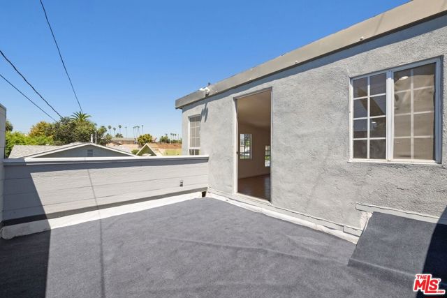 2926 S West View Street, Los Angeles CA: https://media.crmls.org/mediaz/75bd9b0b-5766-4458-8f02-beee21bc27e1.jpg