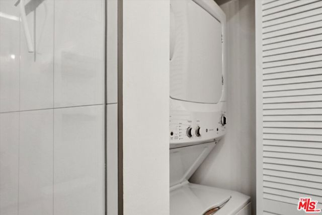 7300 Franklin Avenue, Los Angeles CA: https://media.crmls.org/mediaz/75bda561-2fdf-4e8d-909f-21fef80d40d6.jpg