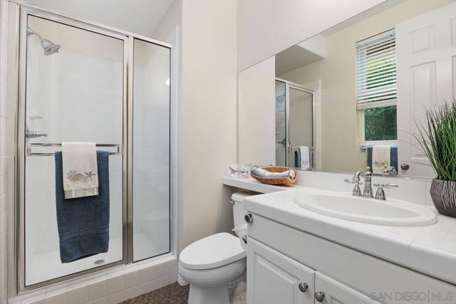 4772 Sunset Heights Ct, San Diego CA: https://media.crmls.org/mediaz/75bdb24b-1004-457d-9e29-1d58e951552c.jpg