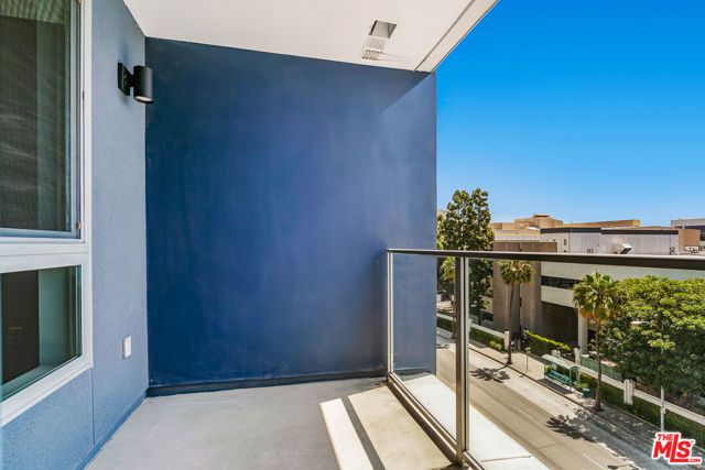 10601 Washington Boulevard, Culver City CA: https://media.crmls.org/mediaz/75bdb5b1-63d5-4e25-91e6-f1cd8ca6b2d3.jpg