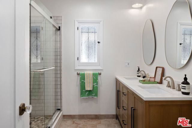 4654 Denny Avenue, Toluca Lake CA: https://media.crmls.org/mediaz/75be8d10-9b2d-4067-a4b5-178b79658d11.jpg