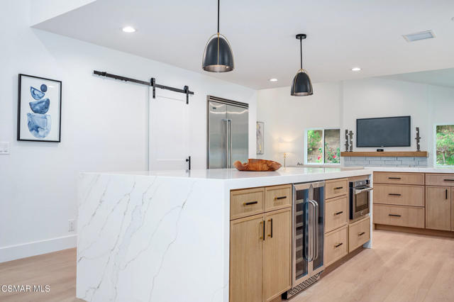 674 Lautrec Court, Thousand Oaks CA: https://media.crmls.org/mediaz/75be8fad-56fc-433d-ae15-128f71e1a464.jpg