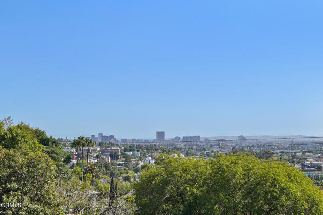 Detail Gallery Image 7 of 36 For 3961 Cumberland Ave, Los Angeles,  CA 90027 - 3 Beds | 2 Baths