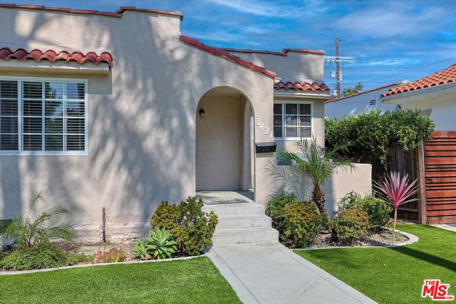 3421 Hillcrest Drive, Los Angeles CA: https://media.crmls.org/mediaz/75c032e7-7455-4b4c-a666-a17c3865e121.jpg