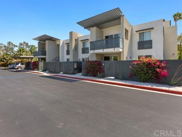 175 The Riv, Palm Springs CA: https://media.crmls.org/mediaz/75c0e78b-8e6f-4359-820d-0f4978f98f7b.jpg