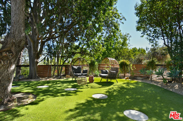 20150 Delita Drive, Woodland Hills CA: https://media.crmls.org/mediaz/75c10032-00c1-423e-9b28-448d16f76d1c.jpg