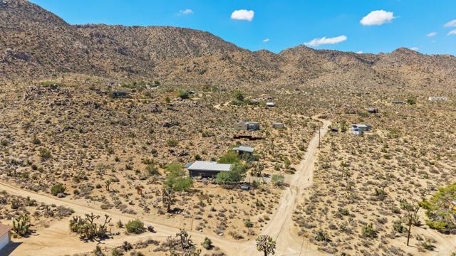 8744 Star Lane, Joshua Tree CA: https://media.crmls.org/mediaz/75c14a53-b666-4e2f-a163-7a21c45a0b12.jpg