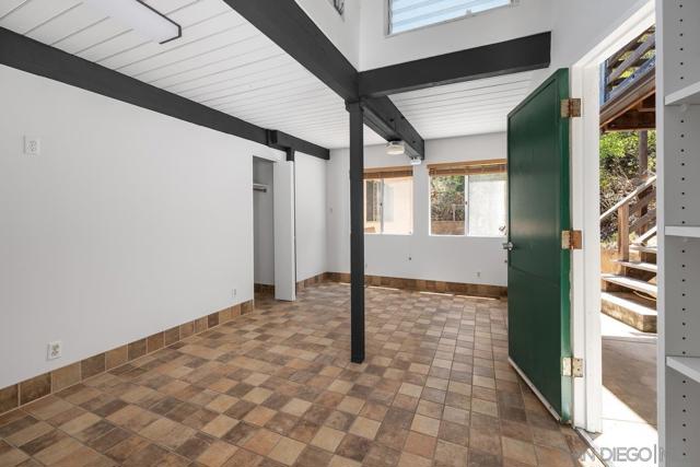 8402 Sugarman Dr, La Jolla CA: https://media.crmls.org/mediaz/75c15a33-7484-40e8-8326-971e5ab1ab76.jpg