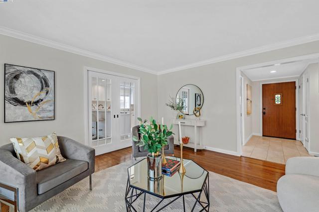 4208 Garland Dr, Fremont CA: https://media.crmls.org/mediaz/75c17632-2390-4f7b-8ce8-7a4846861d53.jpg