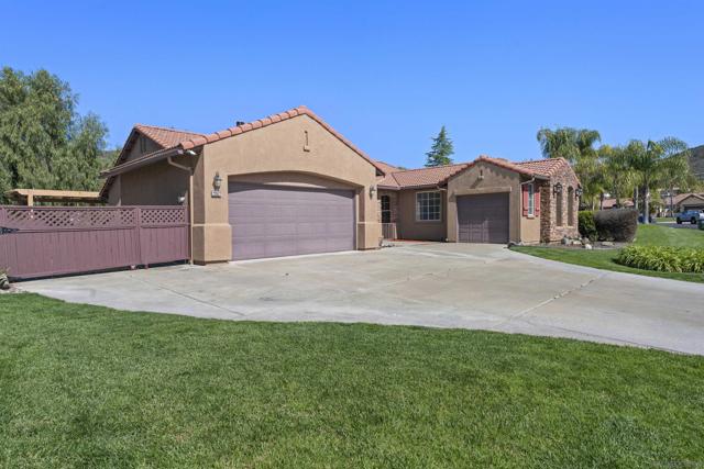 23527 Green Glen Road, Ramona CA: https://media.crmls.org/mediaz/75c19841-6c61-4e4b-88e5-ce208337cf95.jpg