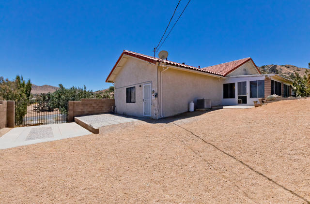 55710 Free Gold Dr Drive, Yucca Valley CA: https://media.crmls.org/mediaz/75c1b606-9bd4-4db7-b102-f617cf925b81.jpg